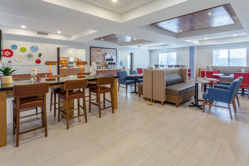 holiday inn express and suites vandalia by ihg
