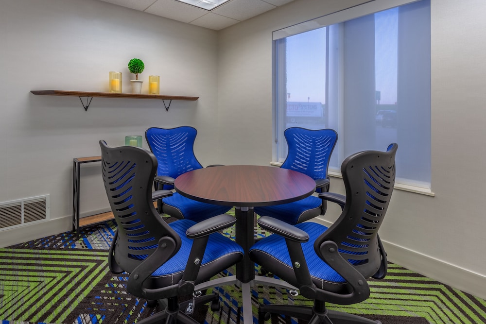 holiday inn express and suites vandalia by ihg