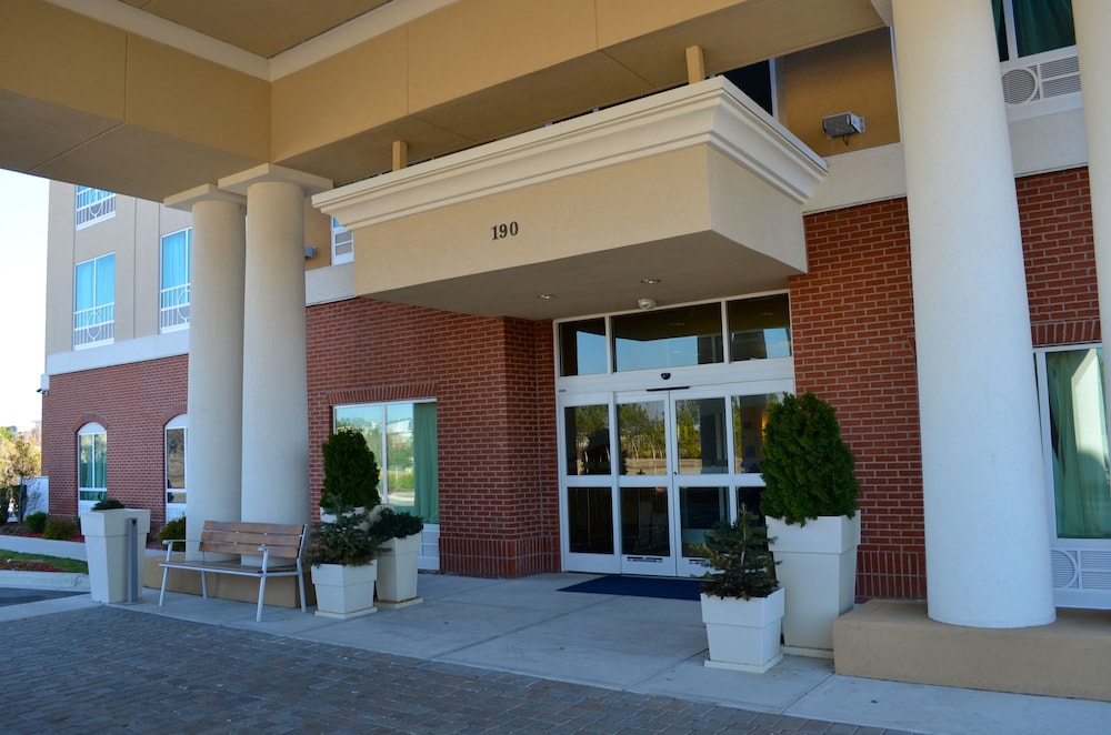 holiday inn express and suites smithfield selma by ihg