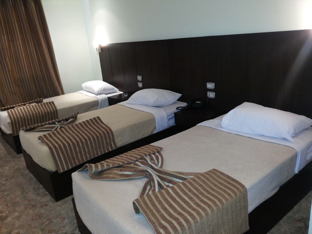 aura inn hotel cairo