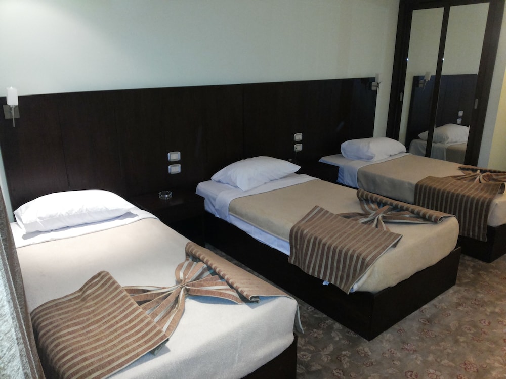 aura inn hotel cairo