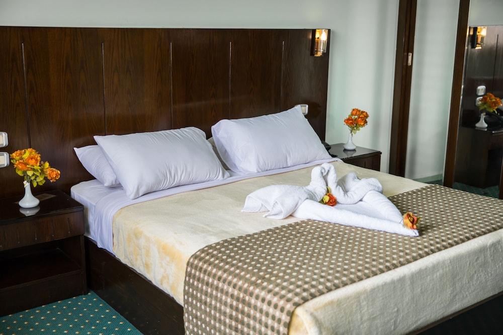 aura inn hotel cairo