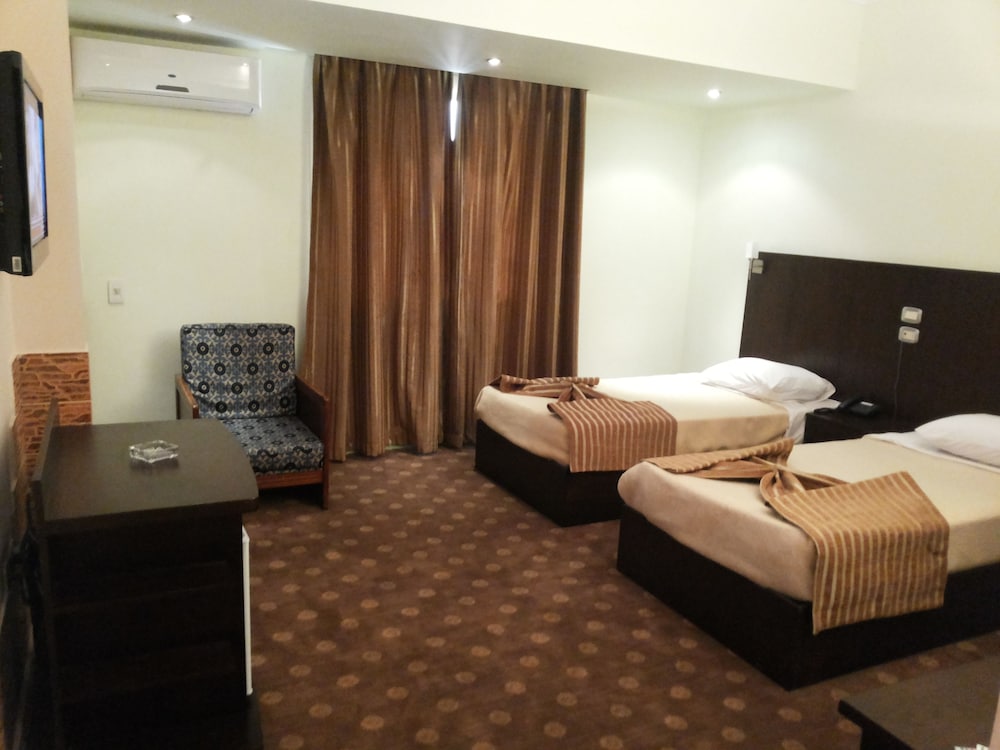 aura inn hotel cairo