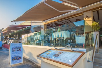 windmills hotel apartments