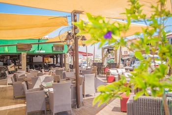 windmills hotel apartments