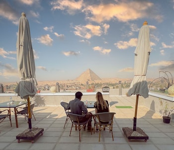 khan duidar inn pyramids view rooftop