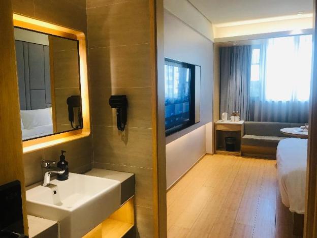 ji hotel shanghai meilan lake luxiang road