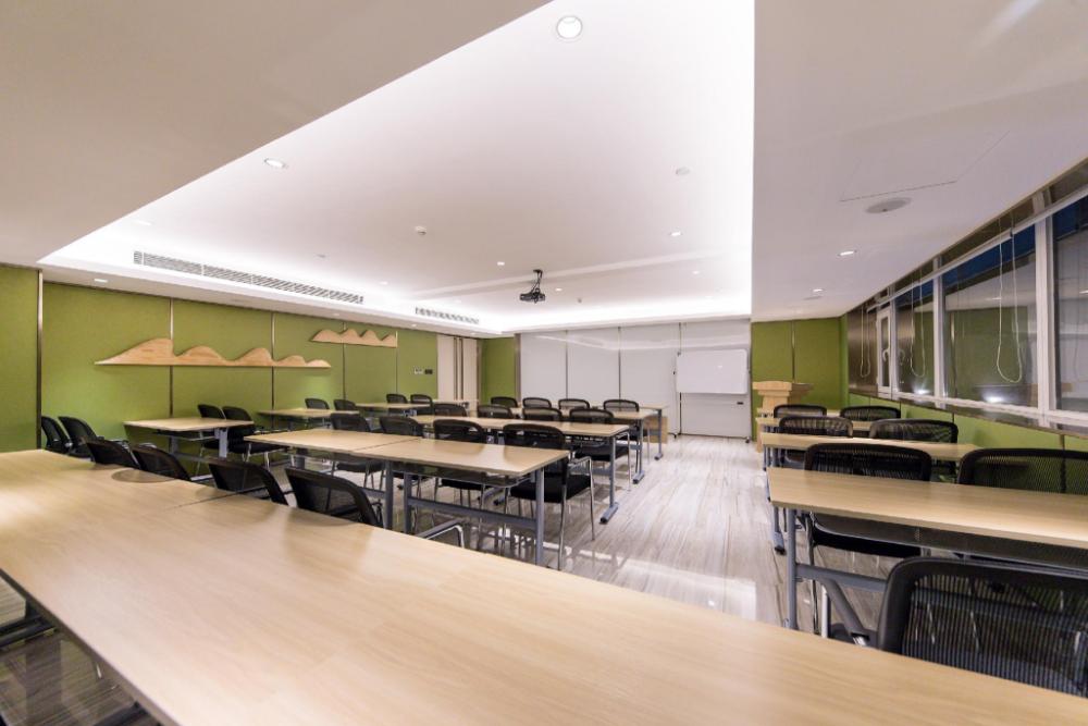 ji hotel shenyang qigong street metro station