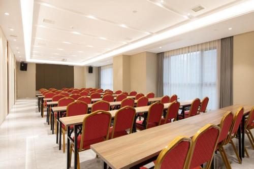 nanchang high tech aixihu atour hotel