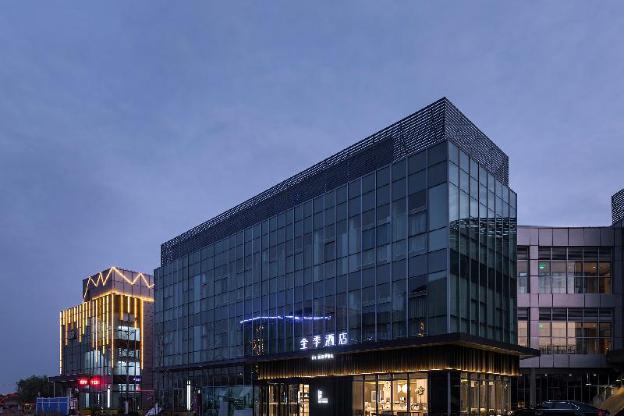 ji hotel shanghai pudong airport zhuqiao wine stor