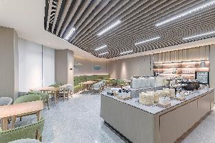 ji hotel shanghai pudong airport zhuqiao wine stor