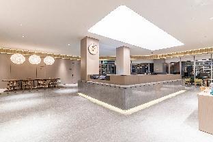 ji hotel shanghai pudong airport zhuqiao wine stor