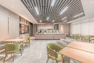 ji hotel shanghai pudong airport zhuqiao wine stor