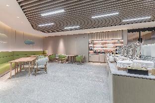 ji hotel shanghai pudong airport zhuqiao wine stor