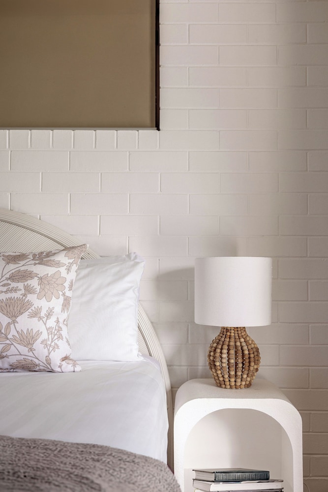 main beach apartments