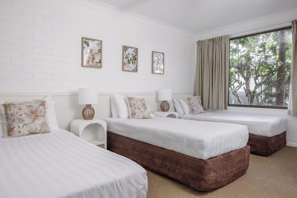 main beach apartments