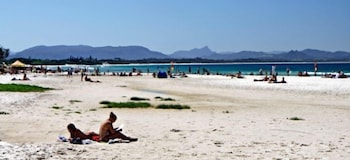 main beach apartments