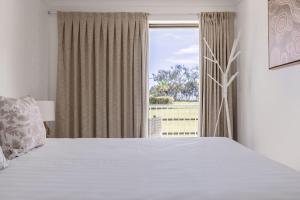 main beach apartments