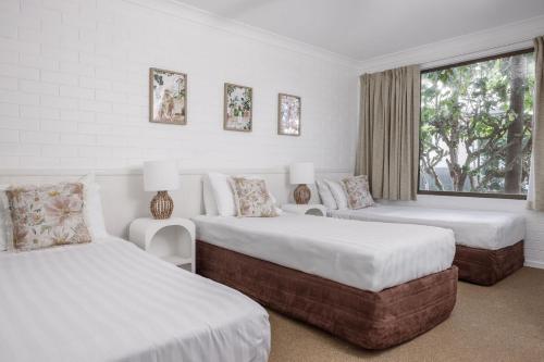 main beach apartments