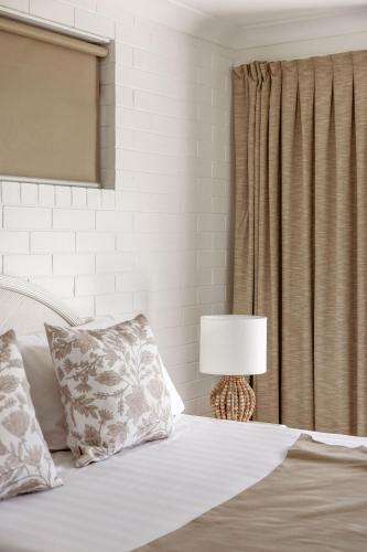 main beach apartments