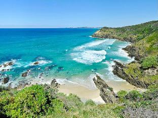 main beach apartments