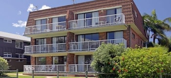 main beach apartments