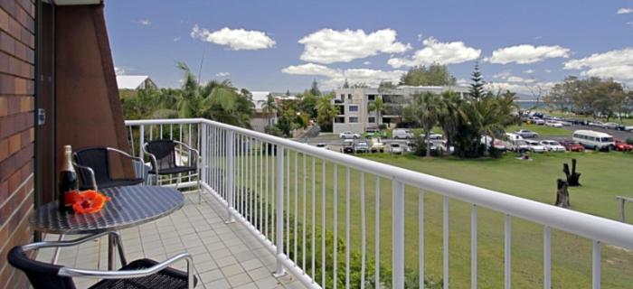 main beach apartments