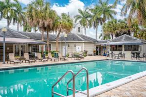 2520 Living,Dania Beach>>Broward County,3 star