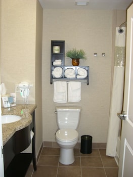 hampton inn and suites pueblo north