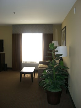 hampton inn and suites pueblo north