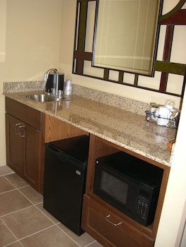 hampton inn and suites pueblo north