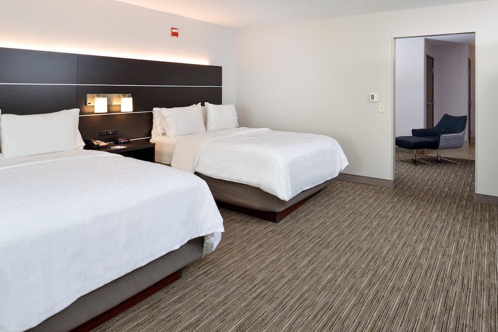 holiday inn express and suites pueblo north by ihg