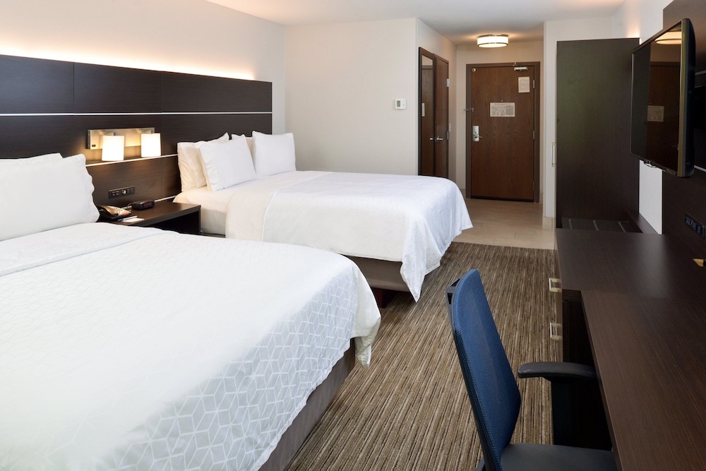 holiday inn express and suites pueblo north by ihg