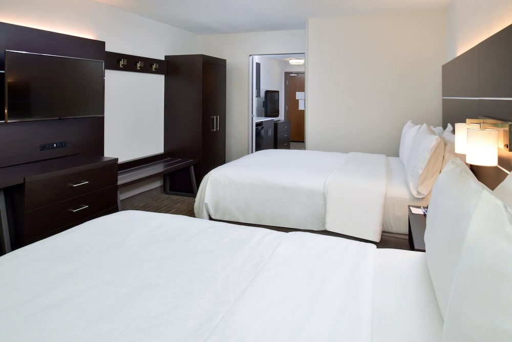 holiday inn express and suites pueblo north by ihg