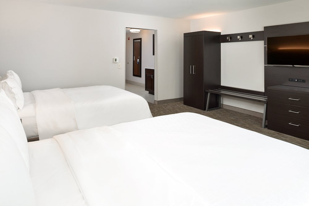 holiday inn express and suites pueblo north by ihg
