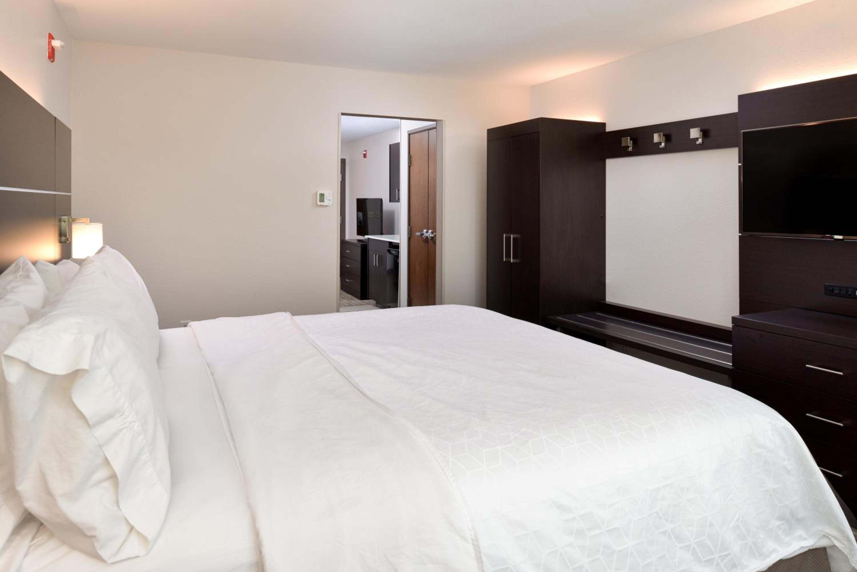holiday inn express and suites pueblo north by ihg