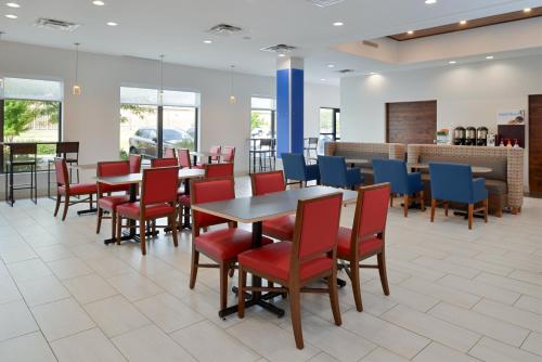 holiday inn express and suites pueblo north by ihg