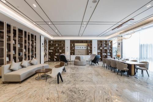 atour hotel industrial park dongsha lake