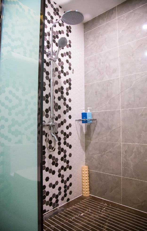 starway hotel golmud yanqiao nan road vehicle spare parts market