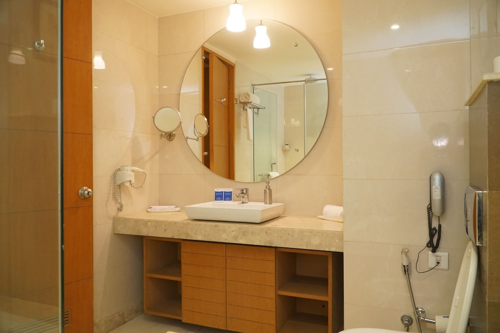 ambrosia sarovar portico