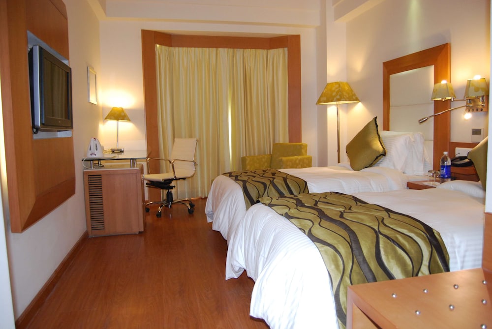 ambrosia sarovar portico