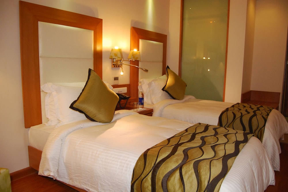 ambrosia sarovar portico