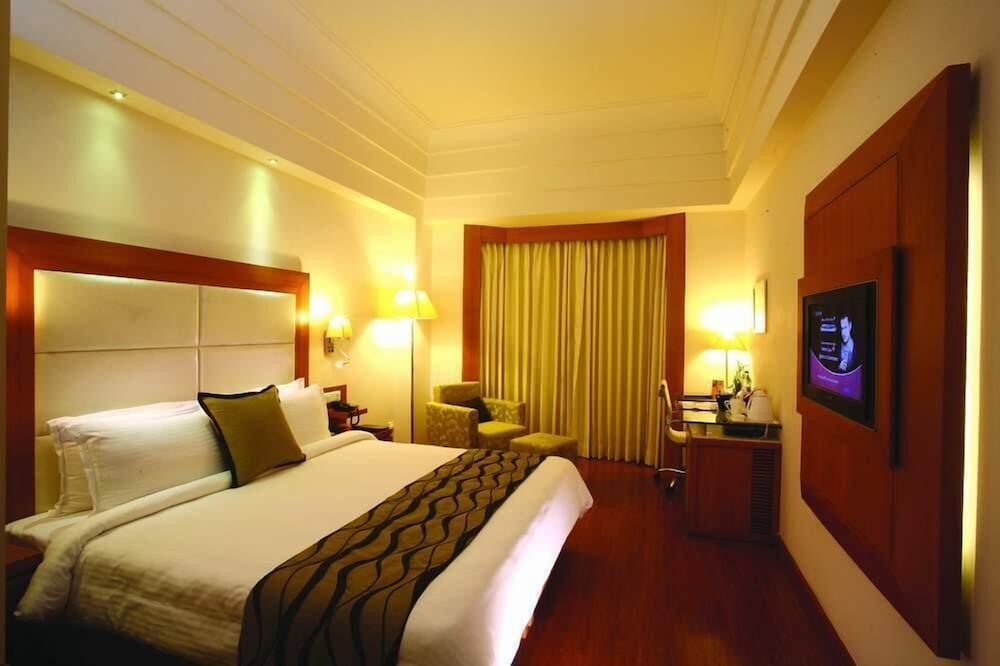 ambrosia sarovar portico