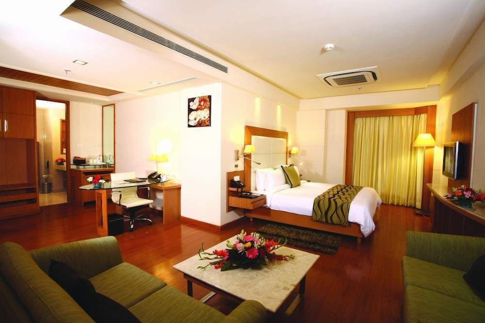 ambrosia sarovar portico