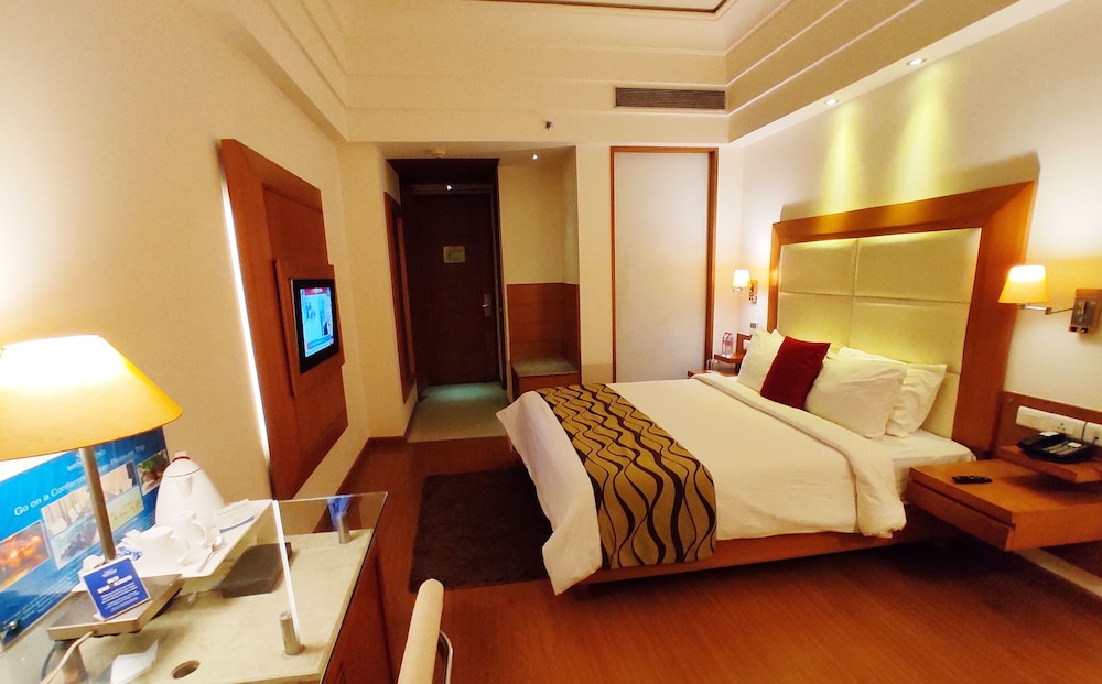 ambrosia sarovar portico