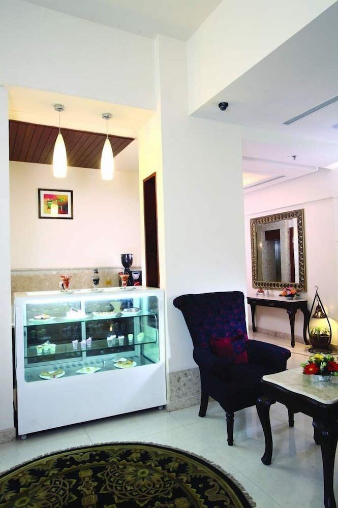 ambrosia sarovar portico