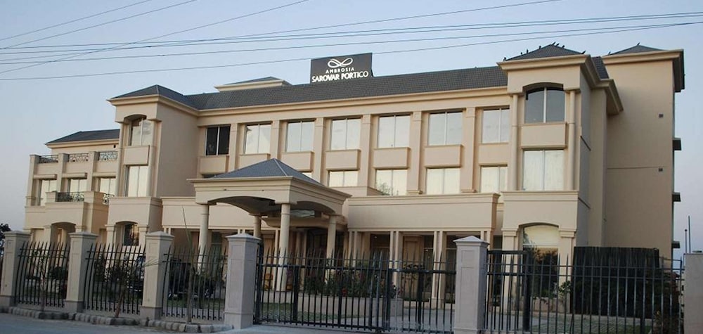 ambrosia sarovar portico