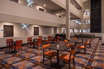 holiday inn express and suites san antonio medical six flags