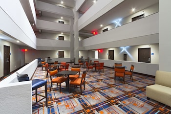 holiday inn express and suites san antonio medical six flags