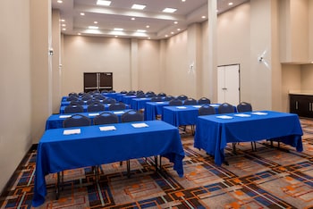 holiday inn express and suites san antonio medical six flags